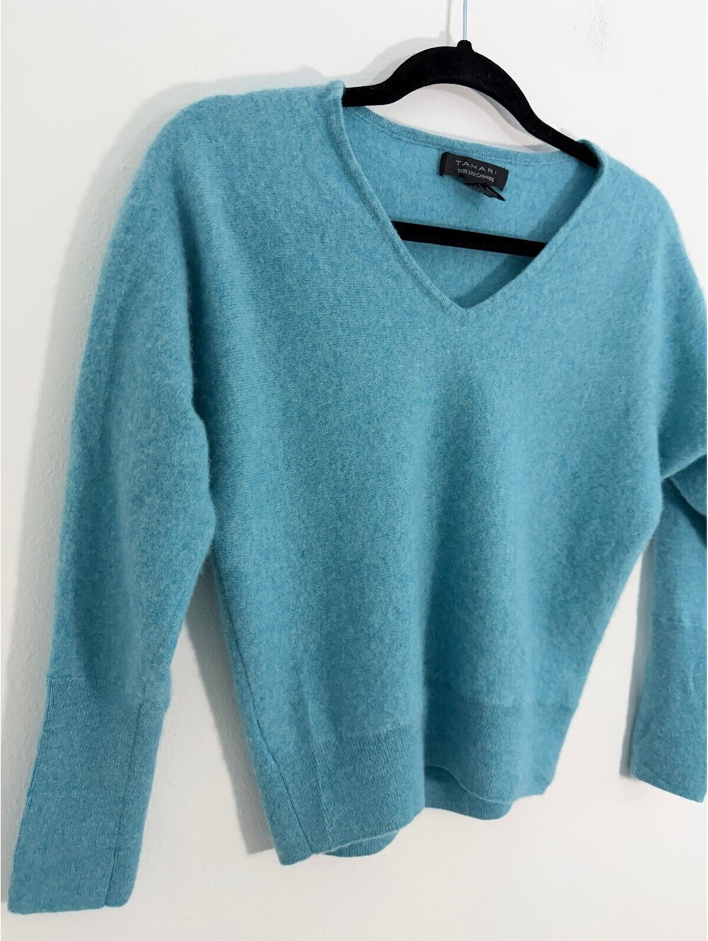 Tahari 100% Cashmere V Neck Sweater Blue Tagged L Fits XS S - Picture 2 of 8